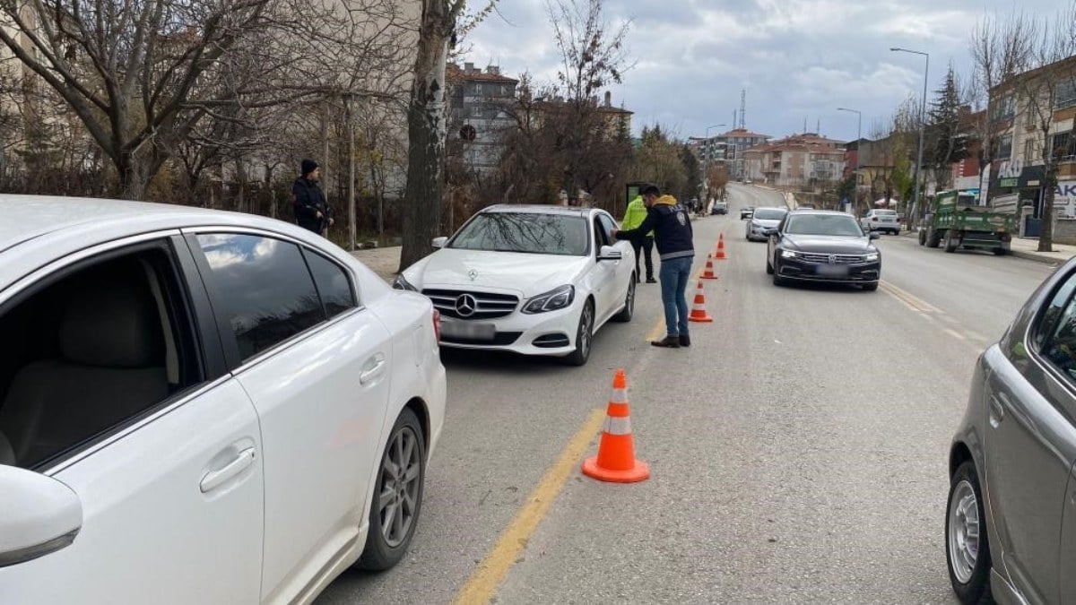 Çorum’da kuralları ihlal eden şoförlere 10 milyon 845 bin lira ceza kesildi